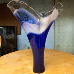 Wavy Edge Glass Vase - Base Chipped (BSMT - 62302)