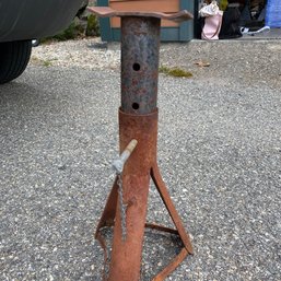 Small Vintage Adjustable Jack Stand (Shed)