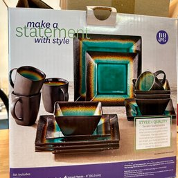 New In Box Better Homes & Gardens Dinnerware Set, Jade Crackle Stoneware - Missing One Mug (kitch)