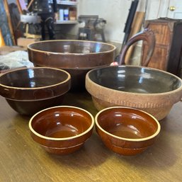 Mixed Lot Of Vintage Stoneware Cookware Bowls, Earth Tones, Five Bowls Varying Sizes (Garage On Table)