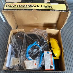 New! Craftsman Cord Reel Worklight With 30' Retractable Cord (Shed)