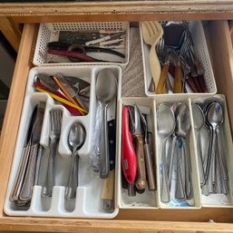 Drawer Full Of Kitchen Utensils, Knives, Silverware Set & Small Tools (Kitchen)