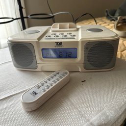 TDE Systems AM/FM Alarm Clock Radio With IPod Dock & Remote (Up2)