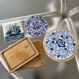 Mini Cutting Boards And Blue And White Ceramic Trivets, Including Spode (porch)