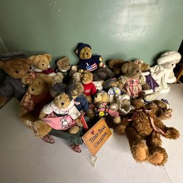 Assorted Vintage Teddy Bears Including Longaberger, Boyd's, & More (Garage)
