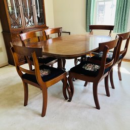Vintage Double Pedestal Dining Room Table With 6 Chairs And Extension Leaves