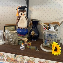 Mixed Lot Of Kitchy Items: Old Man Of Mountains Paper Weight?, Salmon Falls Small Jar & More (Kitchen)