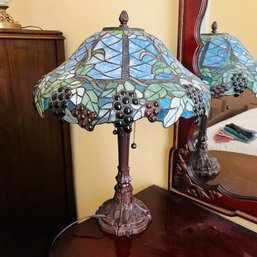 Stained Glass Table Lamp With Grape Motif (Bedroom)