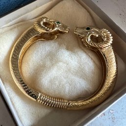 Gold Tone Costume Jewelry Bracelet (garage 58157)