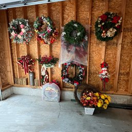 Holiday Wreaths - Huge Lot! (garage)