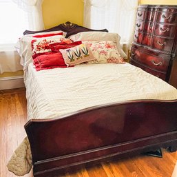 Vintage Wood Full Size Bed Frame (Bedroom)