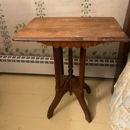 Vintage Eastlake Style Single Pedestal Wooden Side Table (BR1)