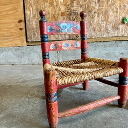 Vintage Wooden Painted Child's Chair (garage1)