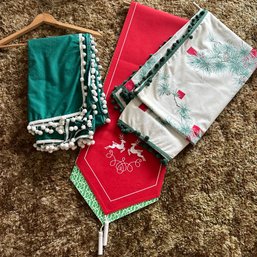 Decorative Holiday Linens (Up2)
