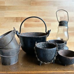 Mixed Lot Of Vintage Mini Cast Iron Cauldrons And Pots, Plus Mini Lantern (LRoom)