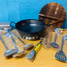 New Wok Stir Fry Pan With Wood Lid And Utensils (Basement)