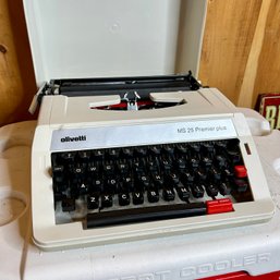 OLIVETTI Portable Manual Typewriter, In Box (garage2)
