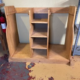 Wooden Golf Bag/Accessory Storage Shelf In Good Condition (Basement 2)
