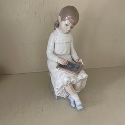 Nao By Lladro Figurine 117 School Girl Doing Work (Attic)