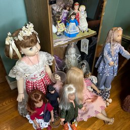 Huge Lot Of Assorted Vintage Dolls Plus Display Case (LR)