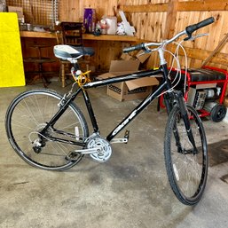 GIANT Cypress Bicycle (garage1)