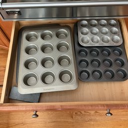 Muffin Pan Lot (kitchen)