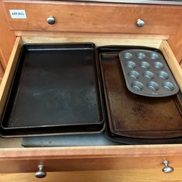 Cookie Sheet Lot With Muffin Tin (kitchen)