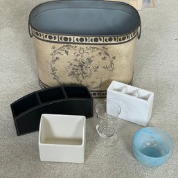 Bathroom Home Decor Lot (Attic)