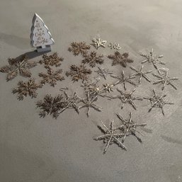 Lot Of Beautiful Beaded And Wire Wrapped Snowflake Holiday Decor (HW6) (Basement Shelf)