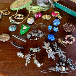 Wow! Amazing Collection Of Vintage Jewelry, Some Sterling Silver And Early 1900s! (garageUP)