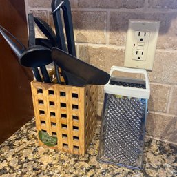 Large Metal Cheese Grater & Set Of Plastic Utensils In Wooden Box (Kitchen)