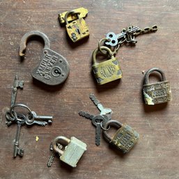 Small Lot Of Vintage Locks With And Without Keys, Skeleton Keys, Brass Locks, Unique Locks (zone 5)