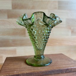 STUNNING Vintage Fenton Colonial Green Glass Hobnail Ruffled Edge Mini Vase (LRoom)