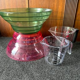 Pair Of Large Plastic Bowls & Two Measuring Cups (BR)