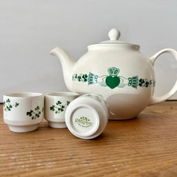 CARRIGALINE Pottery Ireland Teapot And Mini Cups (Shelf) MB2