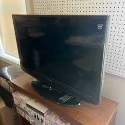 Insignia 32' Television With Remote (BR 2)