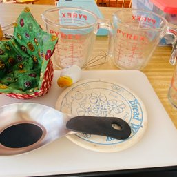 Miscellaneous Kitchen Items, Bread Warmer, 3 Pyrex Measuring Cups, Cute Egg Whisk (Kitchen)