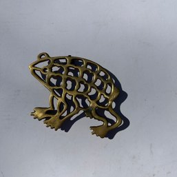 Small Brass Frog Trivet Decoration (JS)
