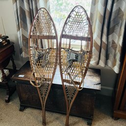 Pair Of Vintage Snowshoes - Wood And Leather (Living Room)