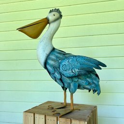 Metal Pelican Sculpture (apt)
