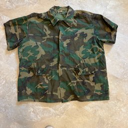 Vintage Vietnam War Era Camouflage Short Sleeve Button Down Top (Blue BR)