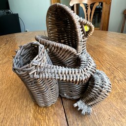 Adorable Vintage Wicker Frog Basket Planter (LR)