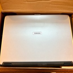 TOSHIBA Laptop ~ UNTESTED ~ (office)