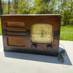 Vintage RCA Victor 85T Radio (Garage 2)