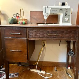 Vintage SINGER Touch & Sew Zig Zag Model 648 With Table (office)