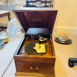Antique Victrola Phonograph In Wood Case (dining Room)