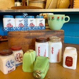 Wow! Wooden Crate Of Vintage S&P Shakers, Milk Glass Spice Jars, Etc (kitchen)