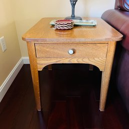 Pennsylvania House Oak End Table With Drawer (Great Room)
