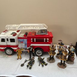 Hand Built Wooden Fire Truck With Figures (DR)