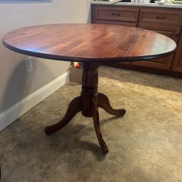 Lovely Solid Wood Pedestal Kitchen Table (Kitchen)